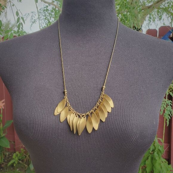 BAER LEAF NECKLACE   - Picture 4 of 9
